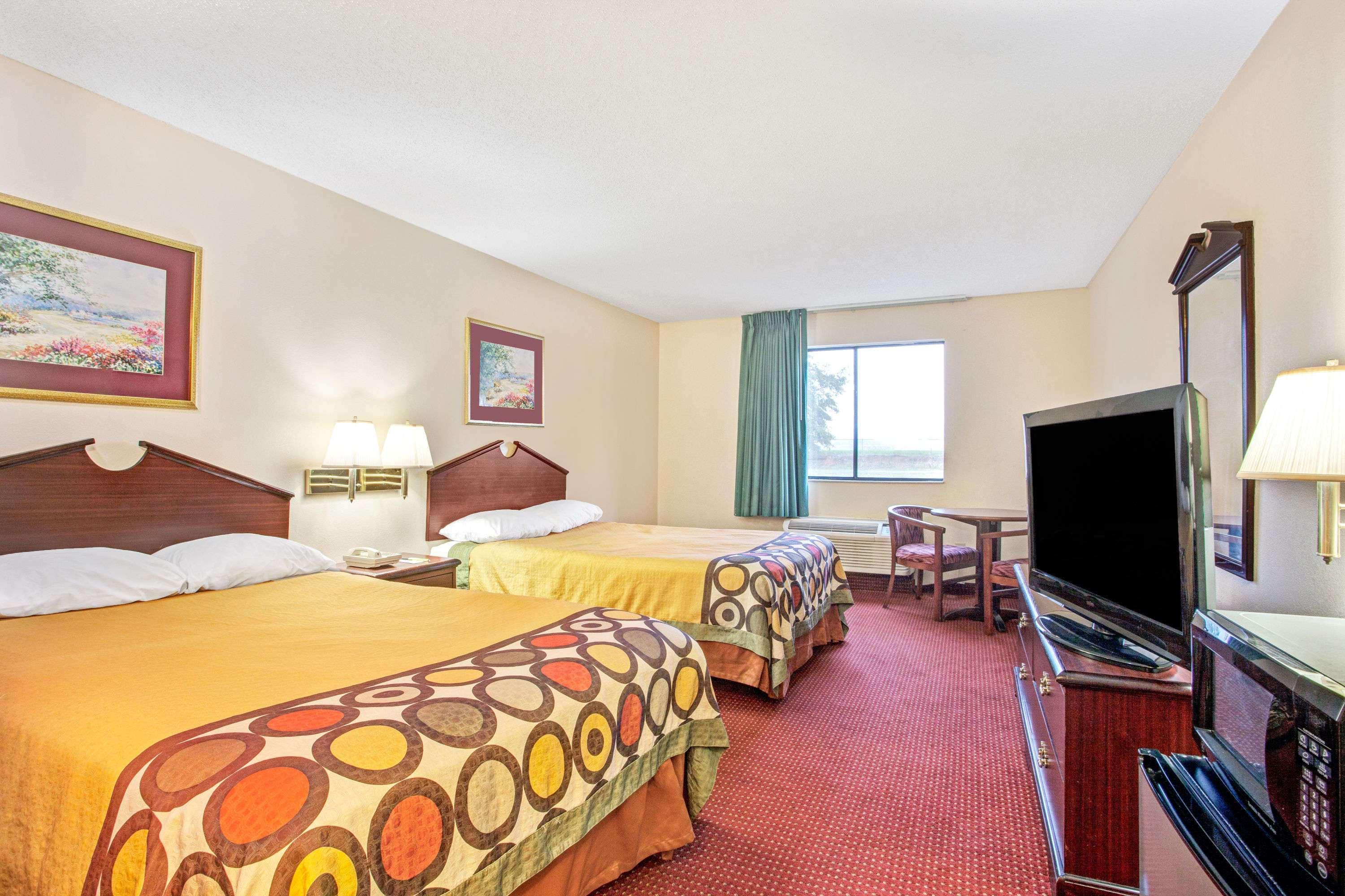 Super 8 By Wyndham Clinton Exterior foto