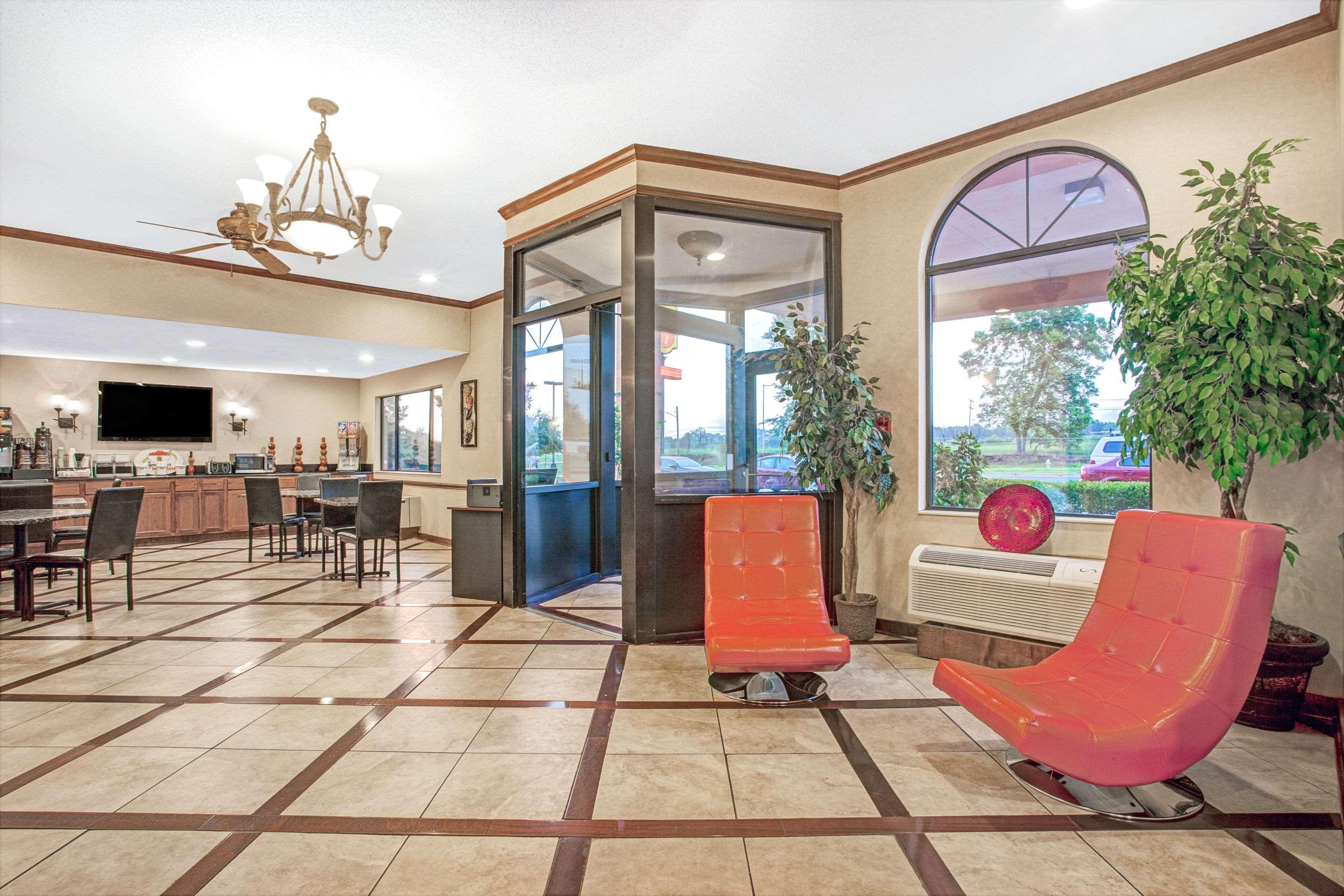 Super 8 By Wyndham Clinton Exterior foto