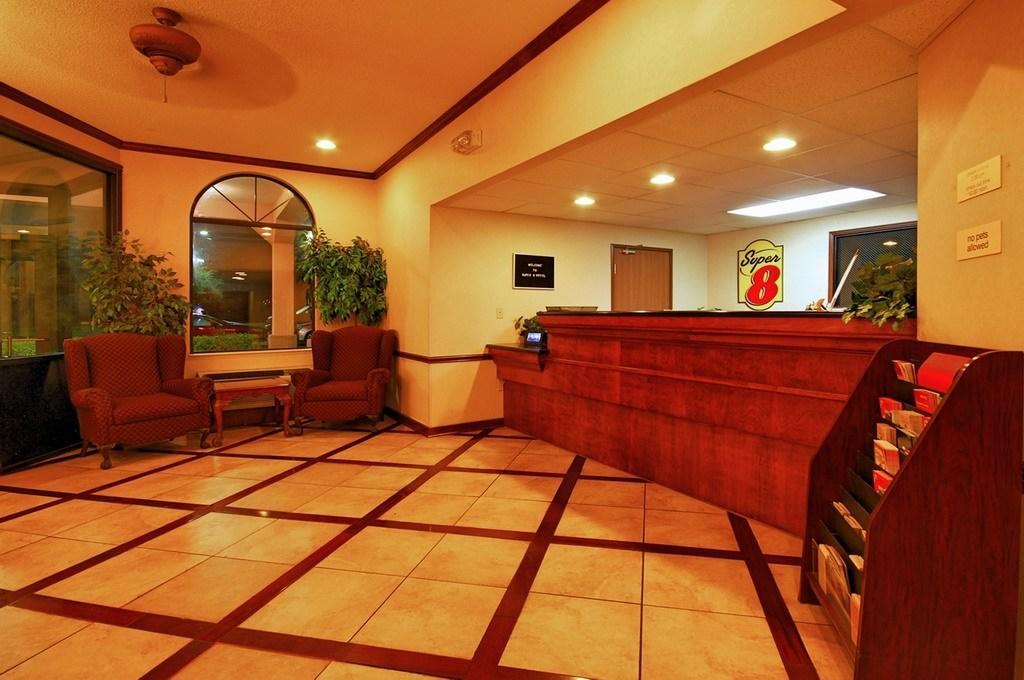 Super 8 By Wyndham Clinton Exterior foto