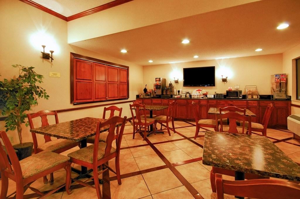 Super 8 By Wyndham Clinton Exterior foto